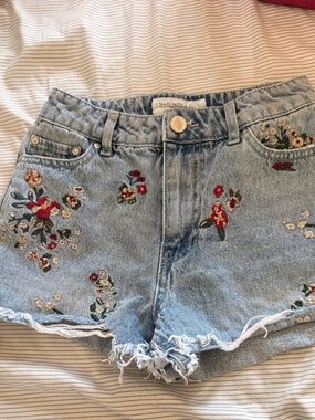 Banjara Floral Embroidered High Rise Denim Shorts | Size 0/23